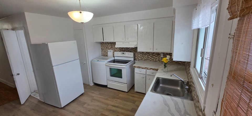 Beau 5 ½    3 chambres fermées à proximité métro Cadillac 2