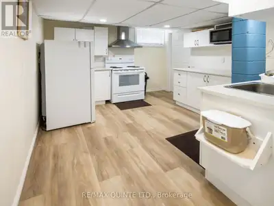 2 BEDROOM 1 BATHROOM and a DEN