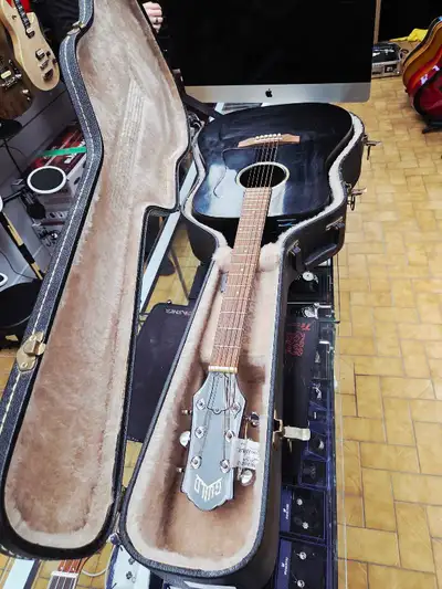 Guitare + case , View more