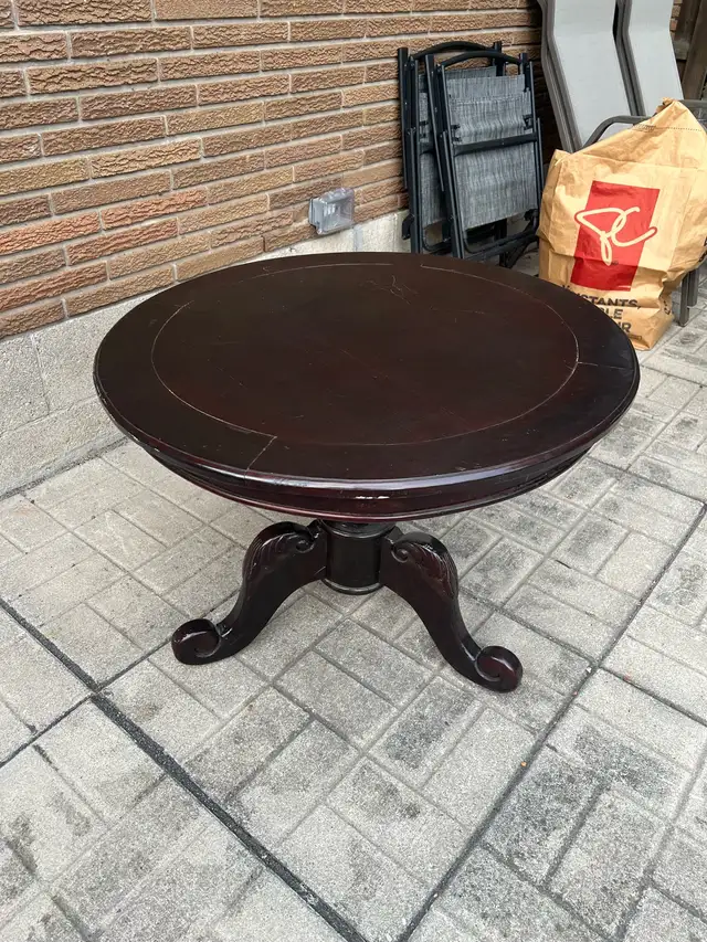 Round Pedestal Side Table in Other Tables in Hamilton - Image 5