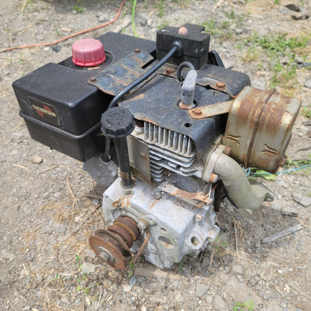 9 HP motor with electric start in Other Business & Industrial in St. Catharines - Image 2