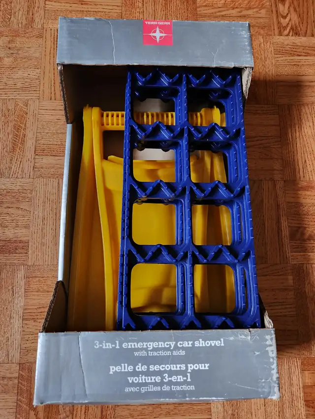 3-in-1 emergency car shovel in Outdoor Tools & Storage in Brantford - Image 2