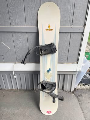 158 cm Snowboard in Snowboard in Penticton