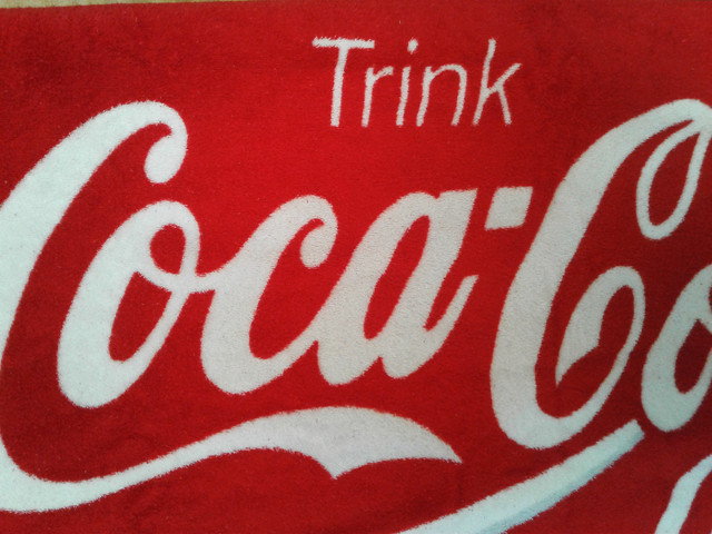Vintage Trink Coca Cola Cotton  Beach Towel - 1987 logo in Arts & Collectibles in Kitchener / Waterloo - Image 2