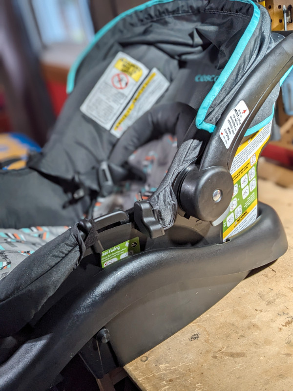 Cosco Car Seat/Carrier - GREAT CONDITION in Strollers, Carriers & Car Seats in Sault Ste. Marie - Image 3