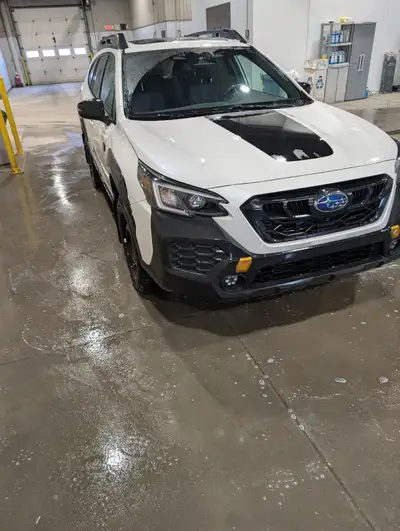 Clé en main :Subaru Outback wilderness 2025 avec seulement 13000km, il vient avec pneus d'hiver Mich...