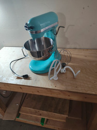 Kitchen aid pro 5 rise up stand mixer with 3 attatchments