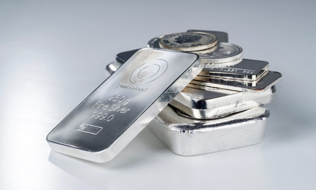WE PAY UP TO SPOT OR MORE ON SILVER PER GRAM in Jewellery & Watches in Leamington