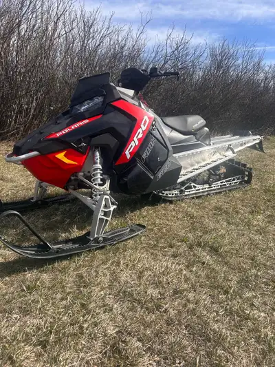 800 axis chassis RMK with SLP pipe and can. Handle bar bag and seat bag. Spacer clutch and quick dri...