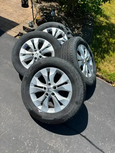 AS NEW HONDA CRV ALLOY RIMS AND ALL SEASON TIRES Asking $550 firm. CRV ALLOY RIMS IN NEAR MINT CONDI...