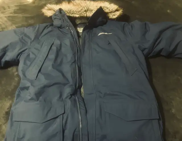 Eddie Bauer Men's Winter Parka Jacket in Other in Calgary - Image 2