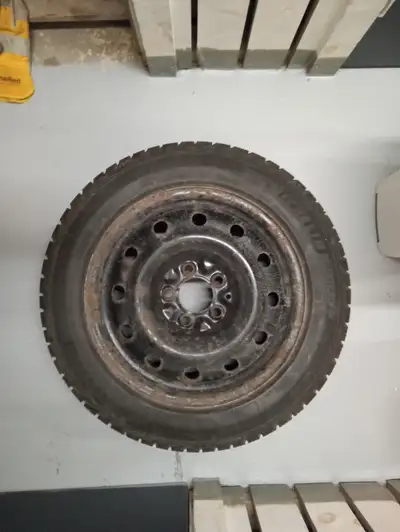 4 x Michelin X-Ice snow tires 205-55-R16, fit 2015 Hyundai Elantra. Used last season for 4000 kms, i...