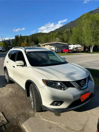 Selling my 2015 Nissan Rogue SL AWD $10000 OBO -181xxx kms -Automatic transmission -Push start (2 ke...