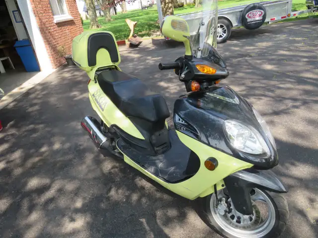 BENZHOU SAGA MOTORCYCLE in Scooters & Pocket Bikes in London - Image 4