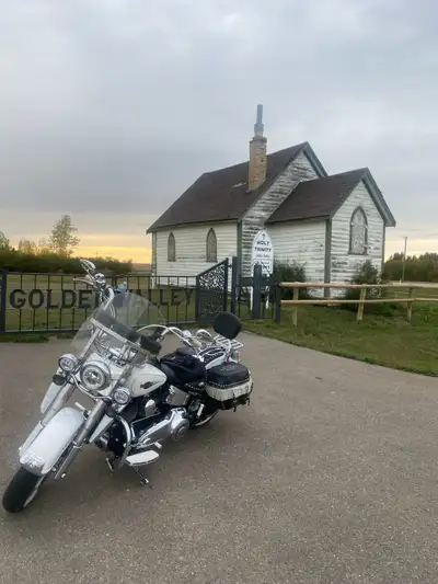 Feast your eyes on this used Harley Davidson Heritage Softail, a true classic. This beauty has been...