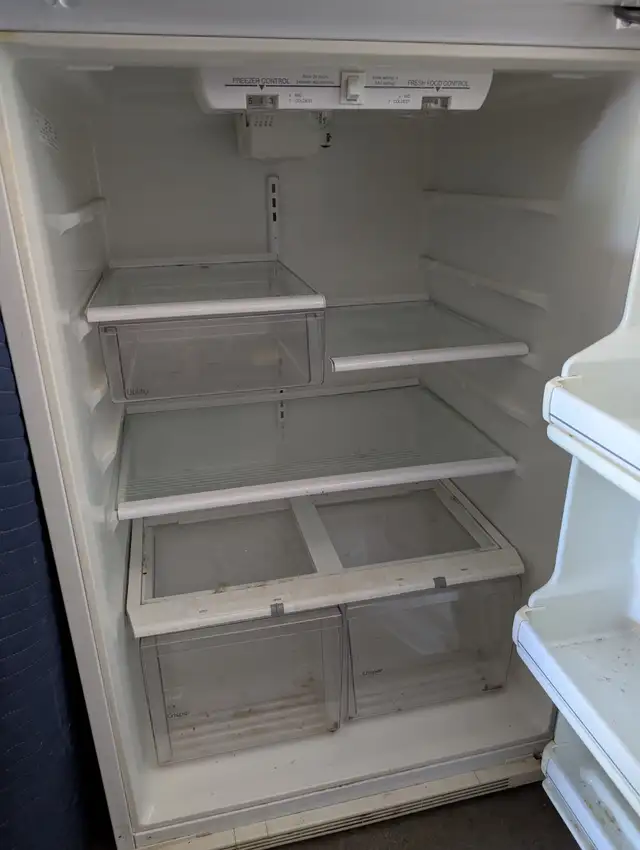 Fridge/Freezer, Magic Chef (Maytag) in Refrigerators in Kitchener / Waterloo - Image 3