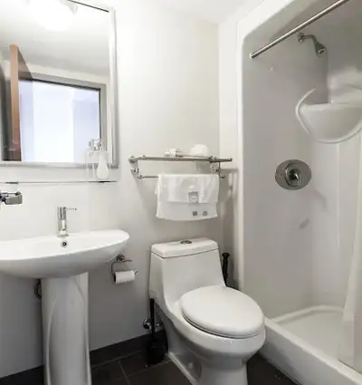 Private Room - Bridgeport House - Lease Takeover - Sept Move in