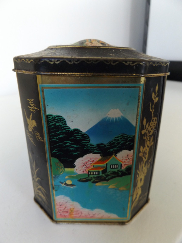 ORIGINAL VINTAGE ANTIQUE JAPANESE TEA TIN BOX MT. FUJI in Arts & Collectibles in Oakville / Halton Region - Image 2