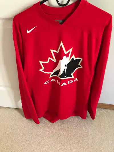 New Nike Canada hockey jersey. Size small