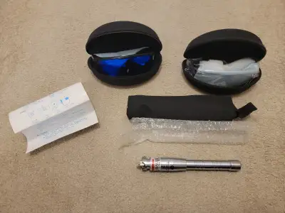 Brand new, 650nm Visual Fault Locator laser, for testing fibre optic cables. Comes with 2 sets of ey...