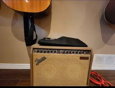 Mint Condition FENDER ACOUSTASONIC JUNIOR AMPLIFIER WITH MULTI MICROPHONE AND GUITAR INPUTS FOR PLAY...