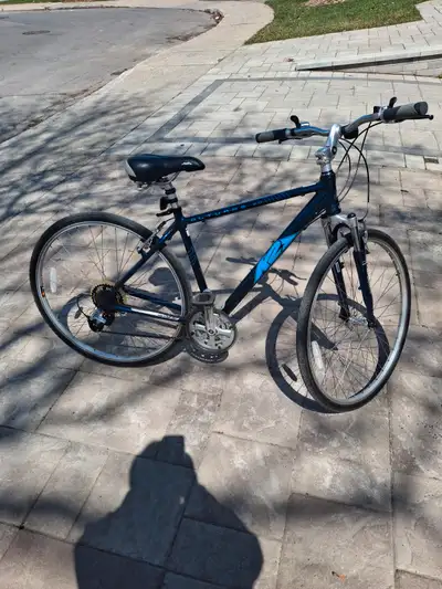 Vélo modèle Alturas K2-2.0 - grandeur 26'' - 21 vitesses - suspension avant - suspension sur le sièg...