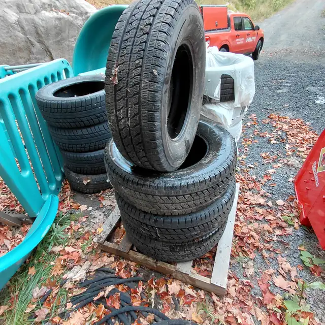 Pneus Hiver Bridgestone Blizzak LT245/70R17 in Tires & Rims in Laurentides - Image 2