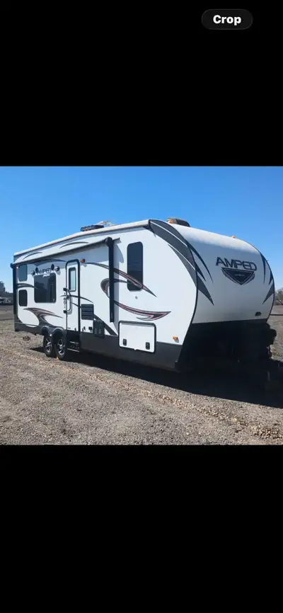 This 2014 Amped 26-foot toy hauler is in great condition and ready for your next adventure. It offer...