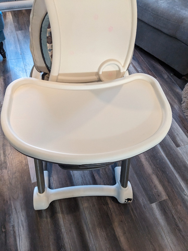 Graco 3 in 1 Highchair  in Feeding & High Chairs in Dartmouth - Image 4
