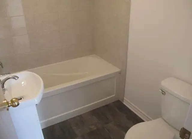 NEWLY RENOVATED 4.5 APARTMENT FOR RENT - ST LEONARD in Long Term Rentals in City of Montréal - Image 8