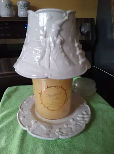 Yankee candle candle, shade and plate Christmas, View more