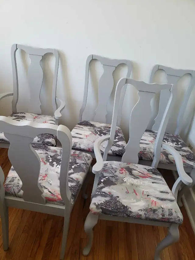 Beautiful Refinished Solid Wood Vintage Set of Dining Chairs in Chairs & Recliners in Kingston - Image 7