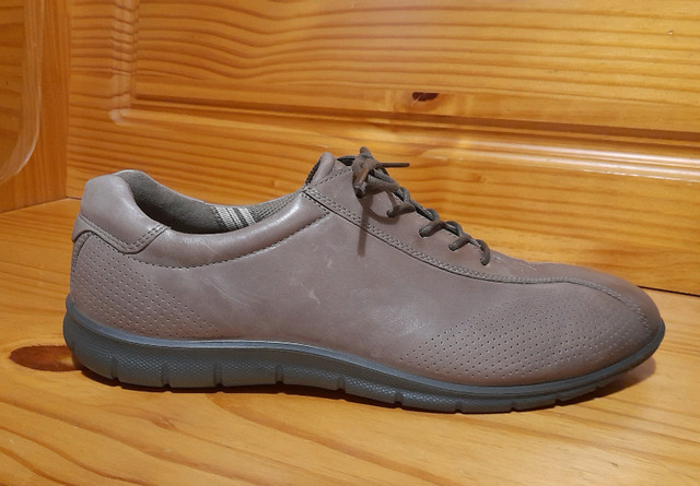ECCO Women's Leather Casual Comfort Shoe(Taupe colour) in Women's - Shoes in City of Toronto - Image 4