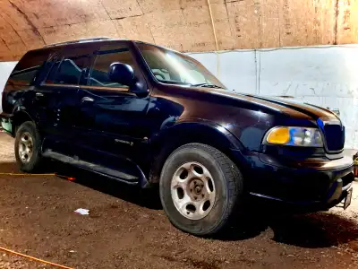 Looking for something that won't drain your wallet at the pump? This 1999 Lincoln Navigator is a bul...