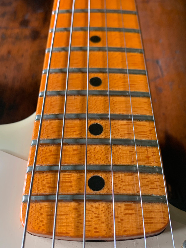 Fender Stratocaster Eric Johnson Signature model dans Guitares  à Ouest de l’Île - Image 3