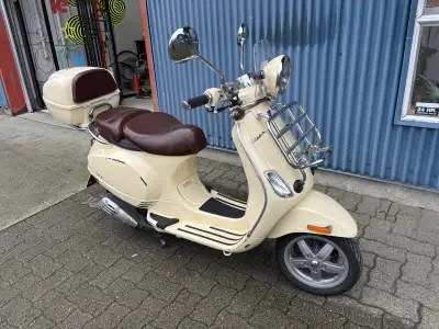 Commute with style. Well maintained and comfortable Vespa. Easy to park and cheap transportation