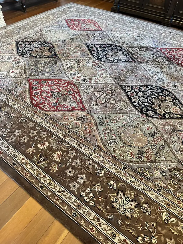 Wool and Silk Area Rug 13x10 in Rugs, Carpets & Runners in Markham / York Region - Image 2