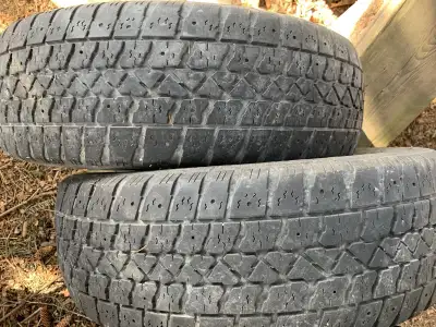 3 pneus 175/65/14 bon pour trailer et une roue 13'' 4x100 , $10 chaque (peu vendre séparement )