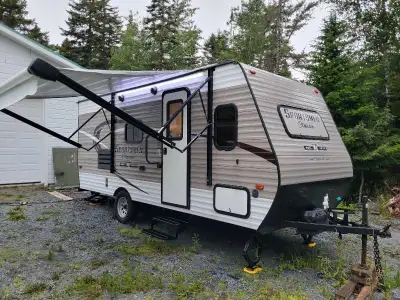 2019 KZ sportsman 181BH trailer Was only ever towed twice a year since buying brand new. Interior is...