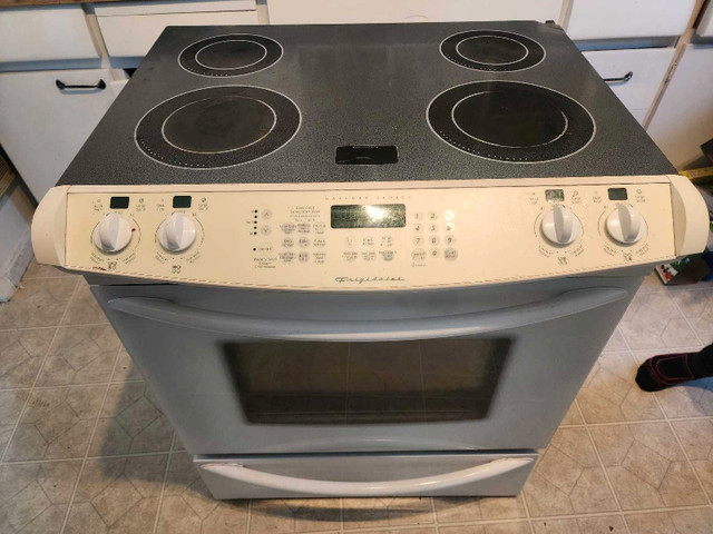 Electric oven in Stoves, Ovens & Ranges in North Bay