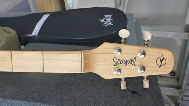 SEAGULL MERLIN M4 MAHOGANY TOP in Guitars in Laval / North Shore - Image 3