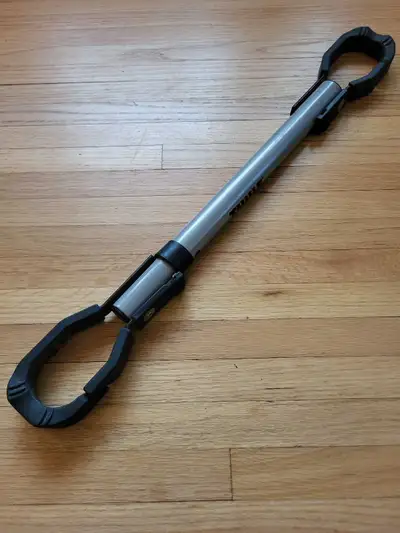 Selling this Thule Frame Adapter because we got roof racks. This is great for mounting your step-thr...