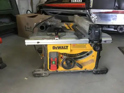 Exellent saw.comes with accessories.