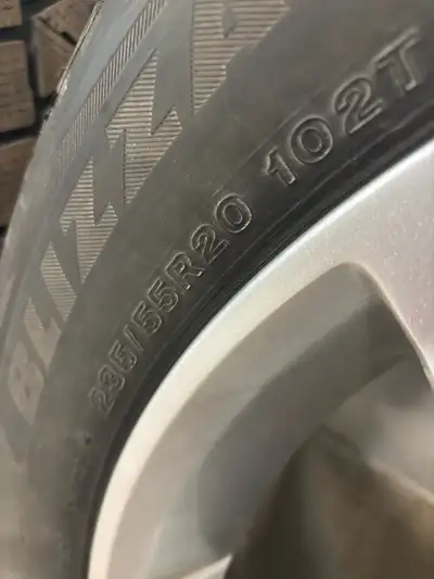 Get ready for the snowy season with this set of four pre-owned Bridgestone Blizzak winter tires, siz...