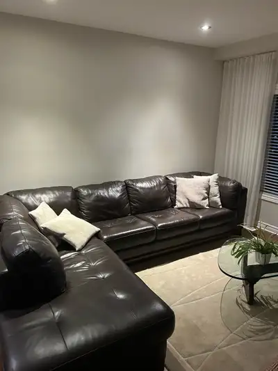 Sofa sectionel en cuir véritable , View more