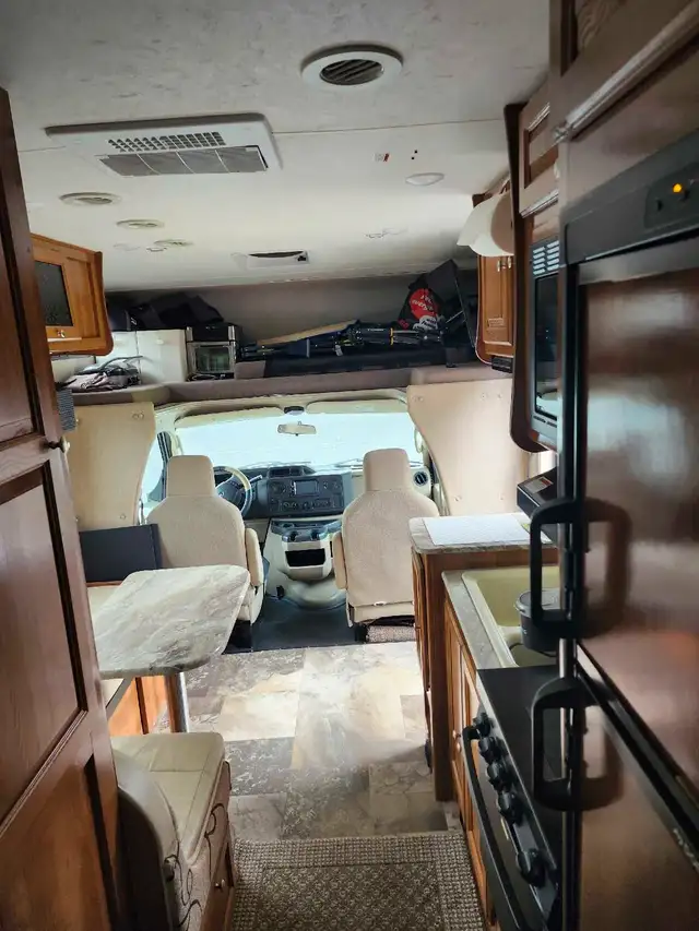 VR Coachmen 2019 in RVs & Motorhomes in Granby - Image 10