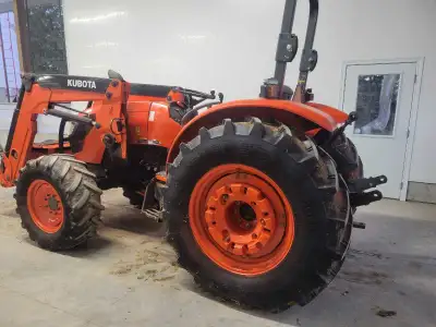 Selling my M7060 Kubota loader tractor, 70 hp, with selfleveling alo loader, rear wheel weights, Tir...