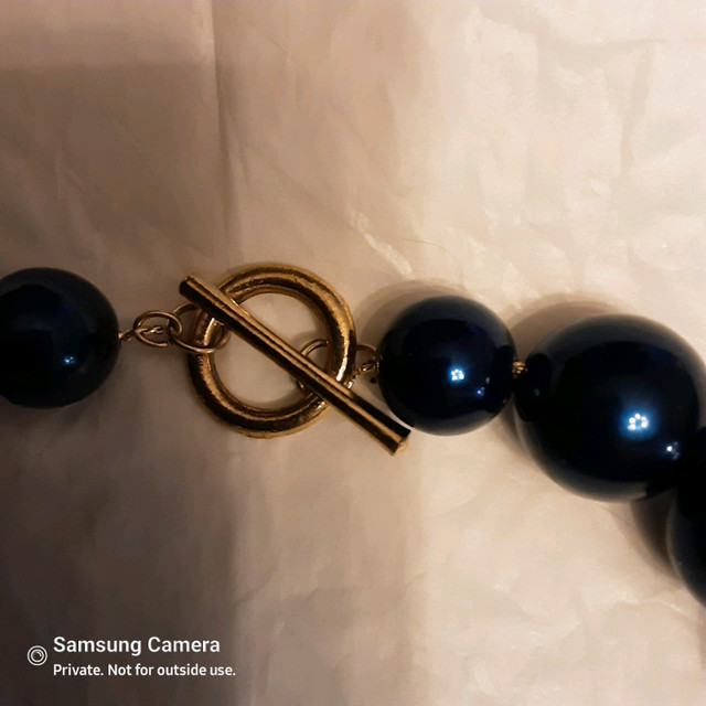 Midnight blue pearls on gold clasp, vintage 1990s necklace in Jewellery & Watches in Calgary - Image 3