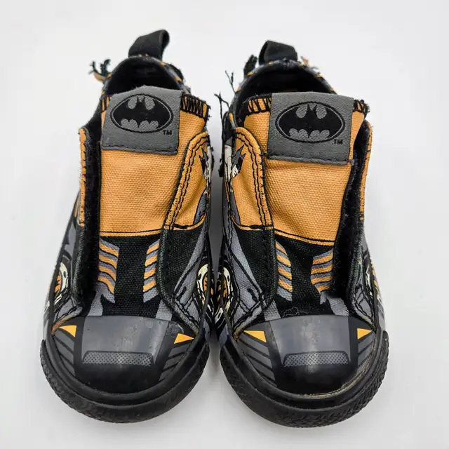 Batman Converse Trainers Size 6 Infants Kids Rare Read in Kids & Youth in Strathcona County - Image 2