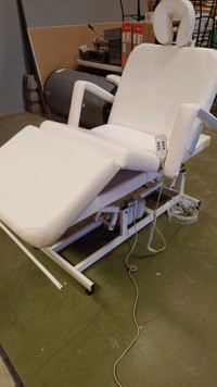 White Electric Hydraulic Bed | Chair